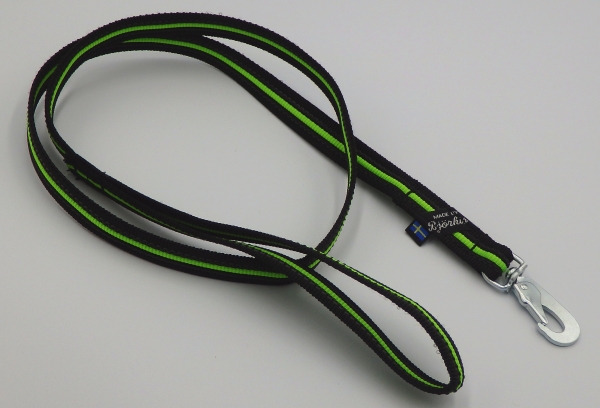 ゴム加工とカラビナ型フックが使いやすく毎日のお散歩用で大活躍｜ビヨルキス Valkグリップリード BJORKIS