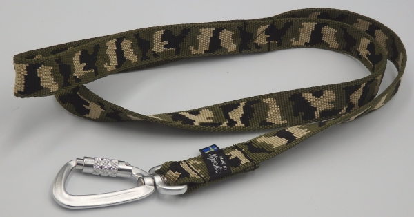 アウトドアテイストあふれるデザイン　ビヨルキス カモウェビングリード BJORKIS（ロックカラビナ付き犬用リーシュ）犬グッズ通販HAU