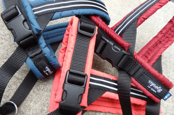 小型犬、中型犬、大型犬におすすめのお散歩用ハーネス|ビヨルキス bjorkis ハーネス|犬グッズ通販HAU