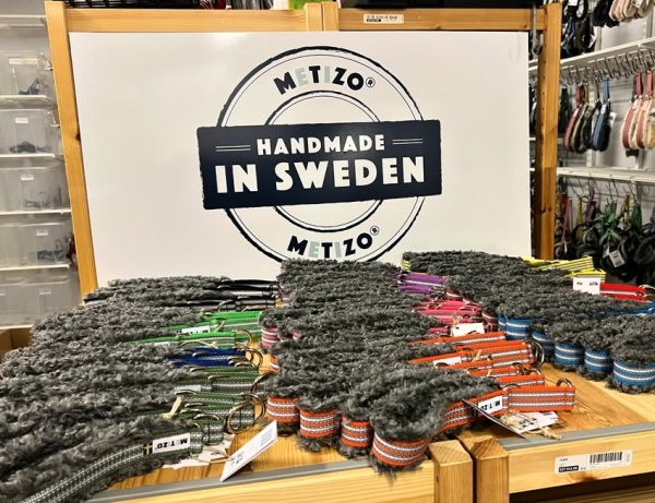 Metizo Dezign メティゾデザイン｜北欧スウェーデンのハンドメイド犬用首輪、リード、ハーネス｜犬グッズ通販（HAU）